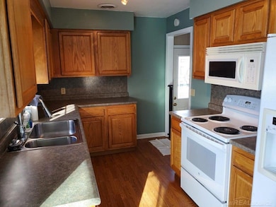 816 Virginia Ave, Marysville, MI 48040 - photo 6