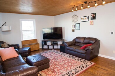 1032 21st St SE, Cedar Rapids, IA 52403 - photo 2