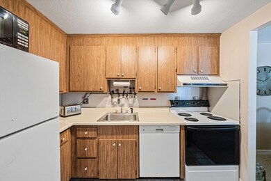 53 Fountain Ln unit 6, South Weymouth, MA 02190 - photo 4