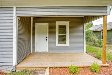 910 Sabine Ave, Cleburne, TX 76031 - photo 4