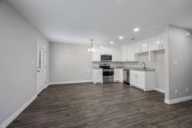 907 W Collins St, Denison, TX 75020 - photo 4