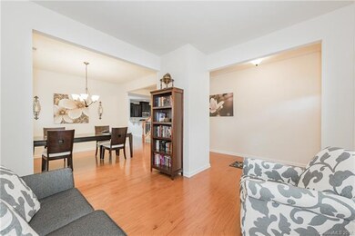 Sunroom, this room has endless possibilities.