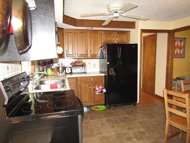 279 Brookside Cir, Florence, MA 01062 - photo 4