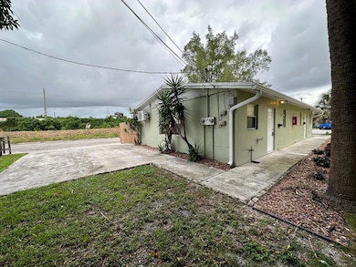 528 Mayflower Rd unit 528-530, West Palm Beach, FL 33405 - photo 2