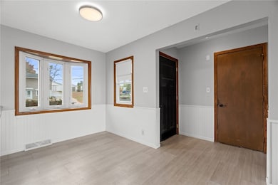 2937 Southland St SW, Cedar Rapids, IA 52404 - photo 4