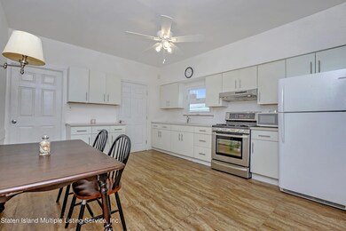 (5) UNIT 1 KITCHEN