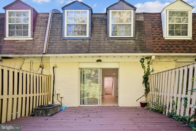1925 Dutch Village Dr unit I-242, Hyattsville, MD 20785 - photo 2