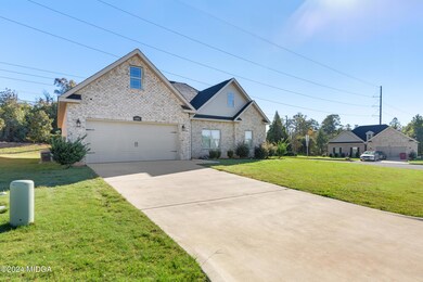 1_241115_201_laurel_springs_dr_macon_000