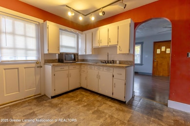 736 Fenton St, Lansing, MI 48910 - photo 3