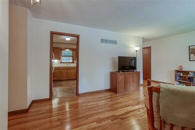 6530 Larsen Ln, Shawnee, KS 66203 - photo 4