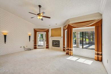 W Springdale Dr-013