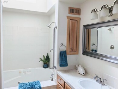 367 N Locust St, Canby, OR 97013 - photo 7