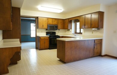 700 S Raddant Rd, Batavia, IL 60510 - photo 4