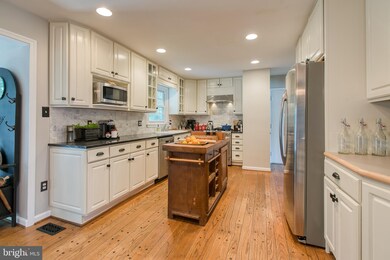 9643 Cinnamon Creek Dr, Vienna, VA 22182 - photo 5