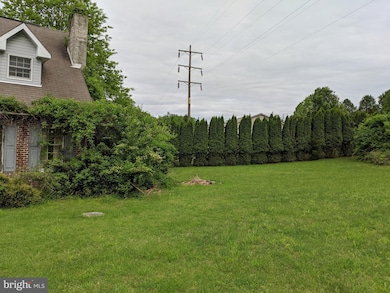 807 Old Fritztown Rd, Reading, PA 19608 - photo 2