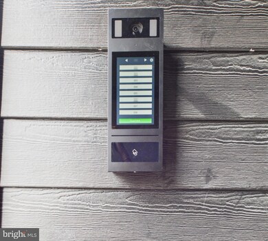 1326 S Grove St unit 5, Philadelphia, PA 19146 - photo 2