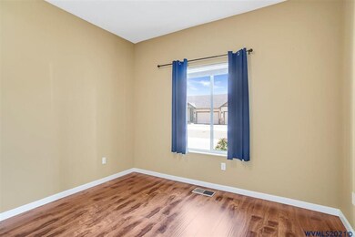 2121 NE Evergreen Ave, Albany, OR 97321 - photo 6