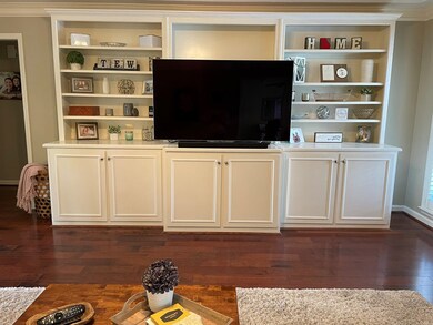 Living Room - Built-In Bookcases