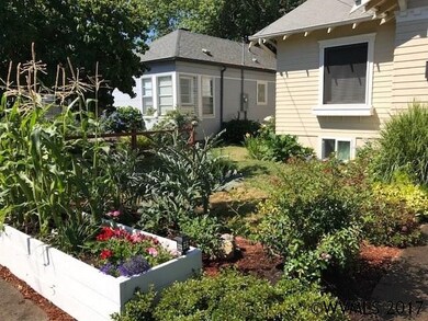 1014 Calapooia St SW, Albany, OR 97321 - photo 3