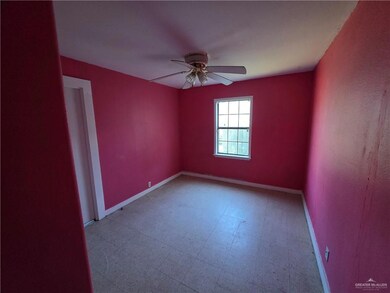 Empty room with light floors and a ceiling fan