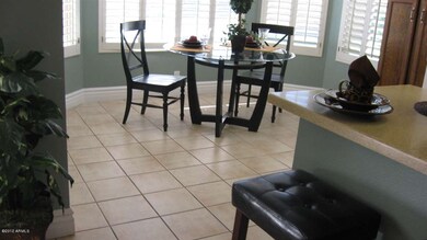 Cute Breakfast area by the Bay Windows