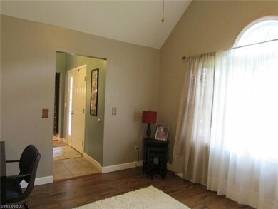 Large windows, crowned with an arch window bath th