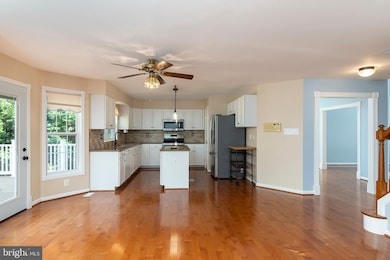 8812 Country Oak Dr, Odenton, MD 21113 - photo 4