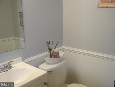 9301 Bathgate Ct, Montgomery Village, MD 20886 - photo 6