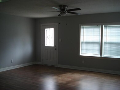 3221 9th St, Bay City, TX 77414 - photo 2