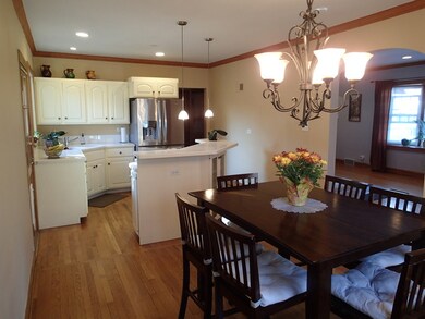 1585 Whitcomb Ave, Des Plaines, IL 60018 - photo 3