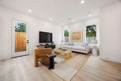 243 Rebecca St unit F, Houston, TX 77022 - photo 7