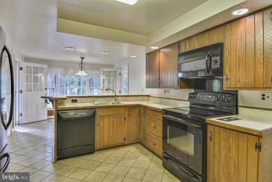 6842 Woodland Dr, Falls Church, VA 22046 - photo 5