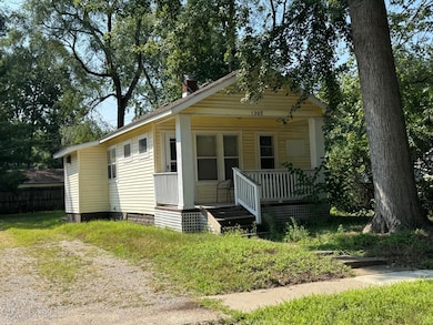 1305 Noeske St, Midland, MI 48640 - photo 2