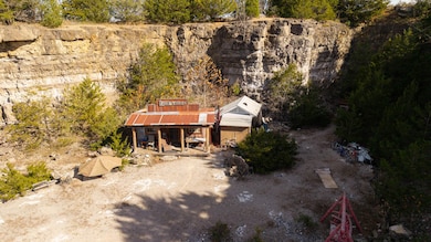 1 room cabin in an old rock quarry001