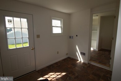 227 Grant St, New Holland, PA 17557 - photo 4
