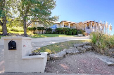 305 Lakewood Dr, Kerrville, TX 78028 - photo 4