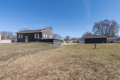 201 Lamont St, Waterloo, IA 50703 - photo 4