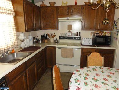 126 Penns Grant Dr, Morrisville, PA 19067 - photo 7