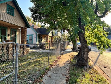 305 Eastwood St, Houston, TX 77011 - photo 2