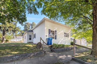 703 E Dowland St, Ludington, MI 49431 - photo 2