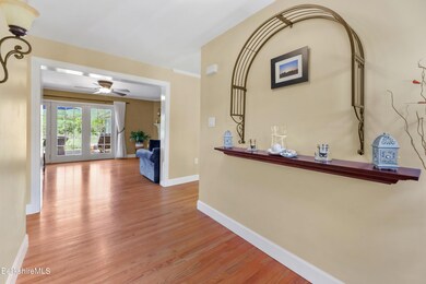 65 Foyer