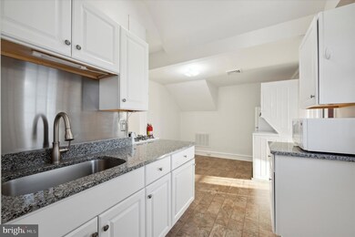 225 Garfield Ave unit 3RD FLOOR, Norwood, PA 19074 - photo 6