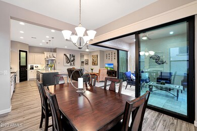 90 Degree Adjoining Wall of Glass