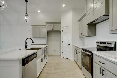 904 Tesslynn Ave, Godley, TX 76044 - photo 4