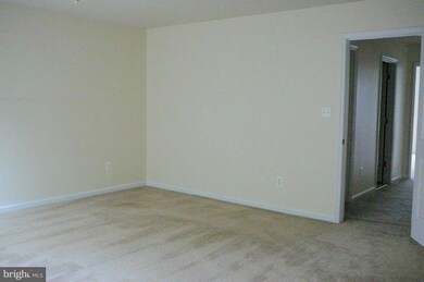 47795 Scotsborough Square unit 119, Sterling, VA 20165 - photo 5