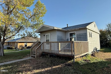 1010 10th Ave W, Williston, ND 58801 - photo 3