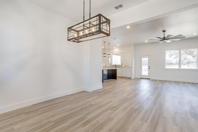 405 Zonaverde Ct, Poolville, TX 76487 - photo 6