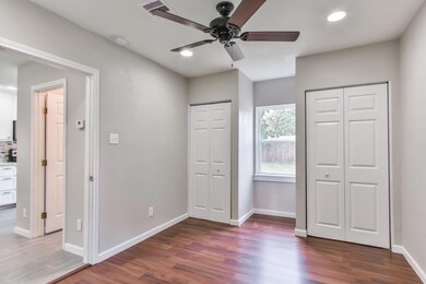 918 W Snyder St, Alvin, TX 77511 - photo 6