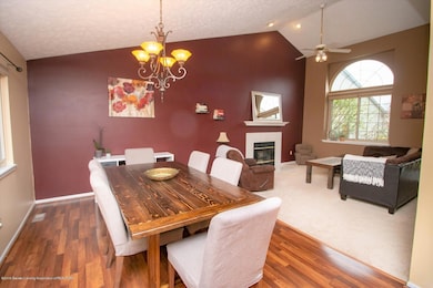 Living room/dining area