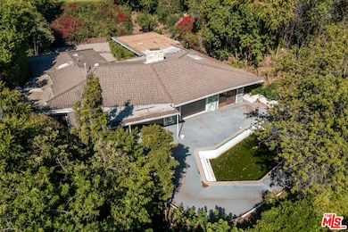 1150 Laurel Way, Beverly Hills, CA 90210 - photo 5